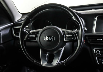 Подержанный автомобиль Kia Optima Sedan 2019 года (11 фото)