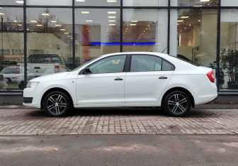 Подержанный автомобиль Skoda Rapid Liftback 2016 года (5 фото)