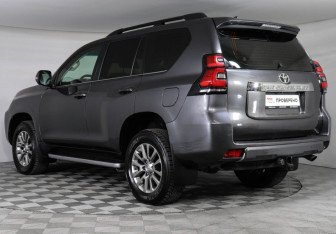 Подержанный автомобиль Toyota Land Cruiser Prado 2018 года (7 фото)