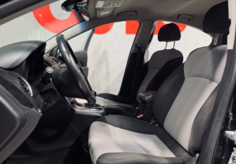 Подержанный автомобиль Chevrolet Cruze Sedan 2013 года (10 фото)