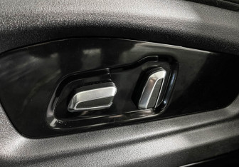 Подержанный автомобиль Jaecoo J7 2024 года (14 фото)