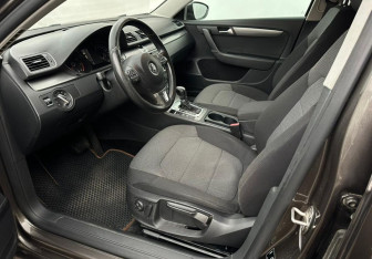 Подержанный автомобиль Volkswagen Passat Sedan 2012 года (9 фото)