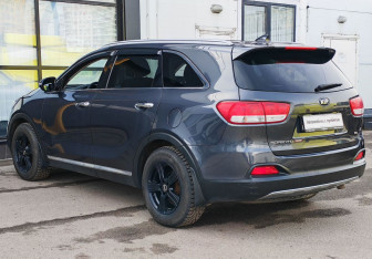 Подержанный автомобиль Kia Sorento 2017 года (7 фото)