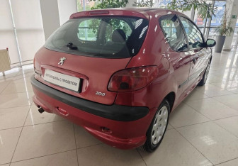 Подержанный автомобиль Peugeot 206 Hatchback 2008 года (4 фото)