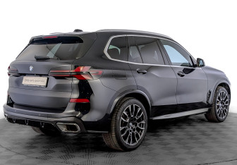 Подержанный автомобиль BMW X5 2023 года (5 фото)