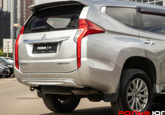 Подержанный автомобиль Mitsubishi Pajero Sport 2017 года (17 фото)