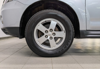 Подержанный автомобиль Mitsubishi Outlander 2011 года (12 фото)