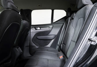 Подержанный автомобиль Volvo XC40 2018 года (12 фото)