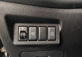 Подержанный автомобиль Nissan X-Trail 2010 года (17 фото)
