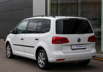 Подержанный автомобиль Volkswagen Touran 2012 года (7 фото)