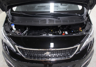Подержанный автомобиль Peugeot Traveller 2020 года (9 фото)