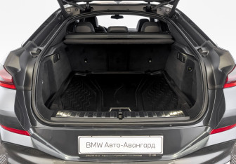 Подержанный автомобиль BMW X6 2021 года (10 фото)