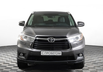 Подержанный автомобиль Toyota Highlander 2015 года (2 фото)