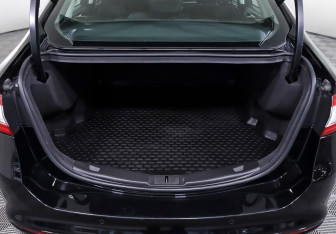 Подержанный автомобиль Ford Mondeo Sedan 2017 года (20 фото)