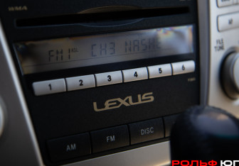 Подержанный автомобиль Lexus RX 2007 года (16 фото)