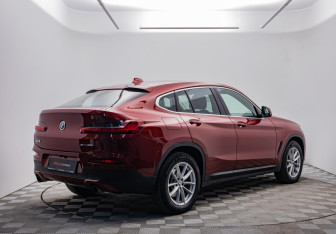 Подержанный автомобиль BMW X4 2019 года (5 фото)
