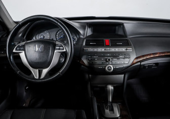 Подержанный автомобиль Honda Crosstour 2012 года (12 фото)