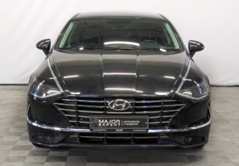 Подержанный автомобиль Hyundai Sonata 2022 года (2 фото)