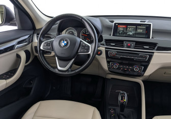 Подержанный автомобиль BMW X1 2021 года (24 фото)
