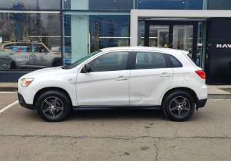 Подержанный автомобиль Mitsubishi ASX 2012 года (8 фото)