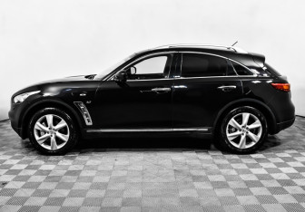 Подержанный автомобиль Infiniti QX70 2013 года (8 фото)