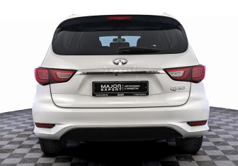 Подержанный автомобиль Infiniti QX60 2018 года (6 фото)