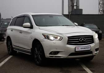 Подержанный автомобиль Infiniti JX 2013 года (3 фото)