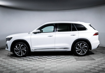 Подержанный автомобиль Geely Monjaro 2024 года (8 фото)