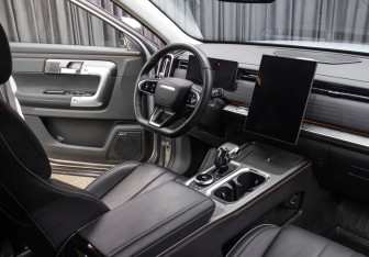 Подержанный автомобиль Jaecoo J7 2023 года (11 фото)