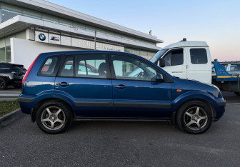 Подержанный автомобиль Ford Fusion 2008 года (10 фото)