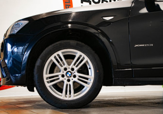 Подержанный автомобиль BMW X3 2012 года (34 фото)