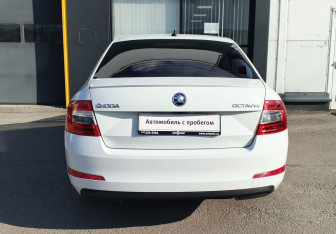 Подержанный автомобиль Skoda Octavia Liftback 2016 года (6 фото)