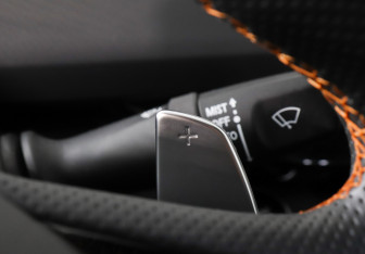 Подержанный автомобиль Changan UNI-V 2023 года (13 фото)