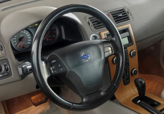 Подержанный автомобиль Volvo S40 2007 года (12 фото)