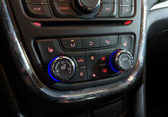 Подержанный автомобиль Opel Mokka 2013 года (21 фото)