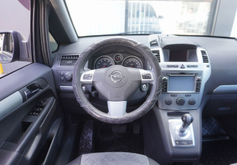 Подержанный автомобиль Opel Zafira Compactvan 2012 года (13 фото)
