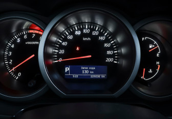 Подержанный автомобиль Suzuki Grand Vitara 2011 года (15 фото)