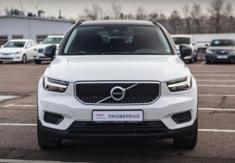 Подержанный автомобиль Volvo XC40 2019 года (4 фото)