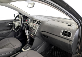 Подержанный автомобиль Volkswagen Polo Sedan 2016 года (11 фото)