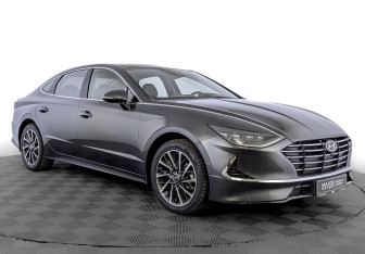 Подержанный автомобиль Hyundai Sonata 2023 года (3 фото)