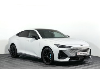 Подержанный автомобиль Changan UNI-V 2023 года (3 фото)