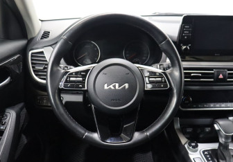 Подержанный автомобиль Kia Seltos 2022 года (14 фото)