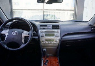 Подержанный автомобиль Toyota Camry Sedan 2011 года (12 фото)