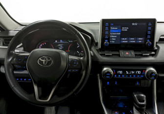 Подержанный автомобиль Toyota RAV4 2021 года (22 фото)