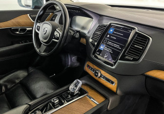 Подержанный автомобиль Volvo XC90 2021 года (9 фото)