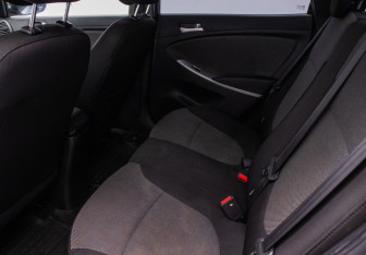 Подержанный автомобиль Hyundai Solaris Sedan 2011 года (11 фото)