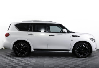 Подержанный автомобиль Infiniti QX80 2014 года (4 фото)