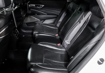 Подержанный автомобиль Kia K900 2019 года (10 фото)