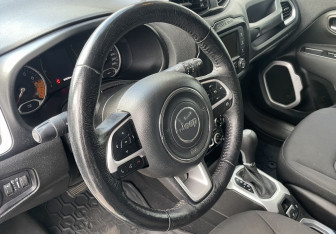 Подержанный автомобиль Jeep Renegade 2017 года (14 фото)