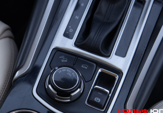 Подержанный автомобиль Mitsubishi Pajero Sport 2019 года (15 фото)